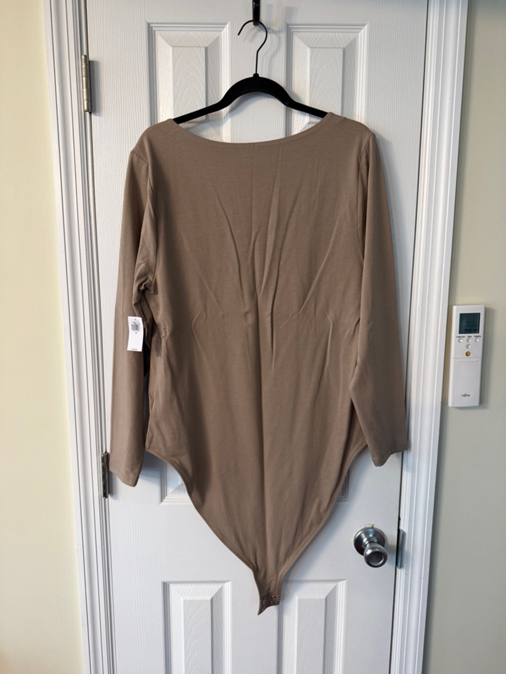 Old Navy Taupe Scoop Neck Long Sleeve Bodysuit - Picture 5 of 6